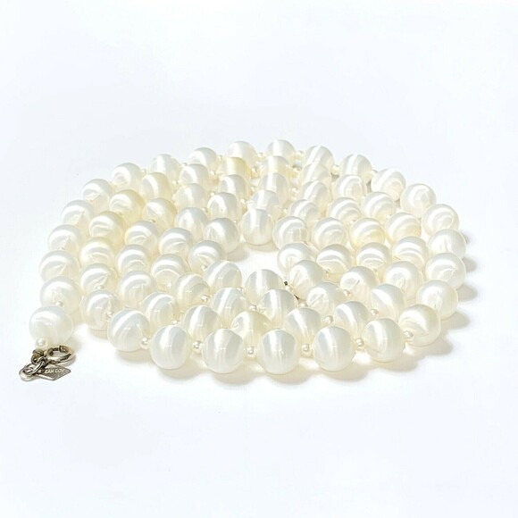 Vtg Sarah Coventry Necklace 36" White Satan Bead Cat's Eye Single Strand Signed - Picture 4 of 9